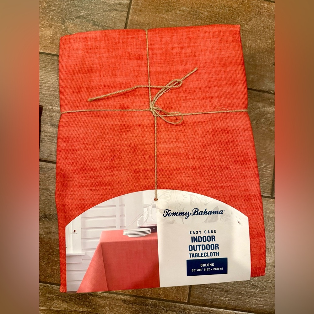 Tommy Bahama Indoor/Outdoor Tablecloth & Napkin Set - Bright Coral - NWT 🪸🧡 - Picture 4 of 5
